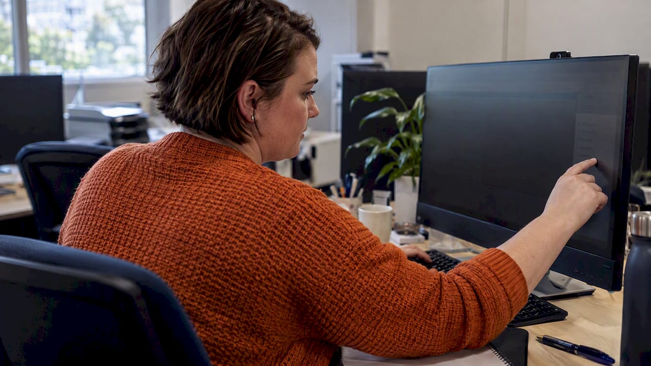 Employee reporting a suspicious email at work